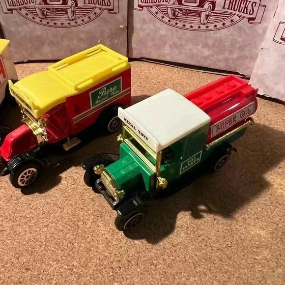 Vintage Collectors Set Of Classic Trucks Set Of 8 Readers Digest - Picture 10 of 12
